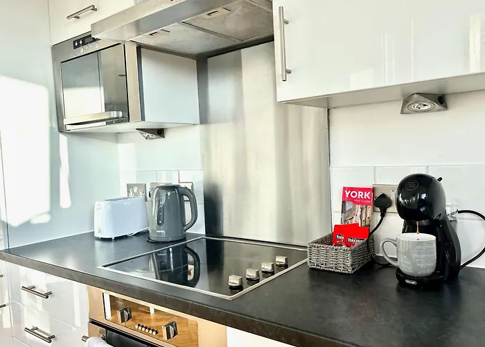 Bright Centre 2-bed With View York