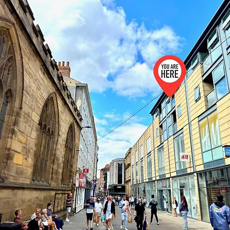 Bright Centre 2-bed With View - Location In Town