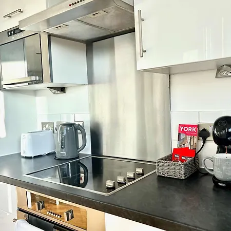 Bright Centre 2-bed With View York