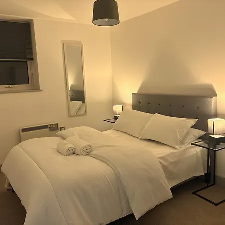 Bright Centre 2-bed With View - Location In Town