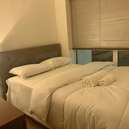 Bright Centre 2-bed With View - Location In Town Διαμέρισμα *