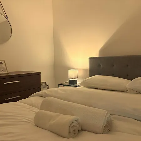 Bright Centre 2-bed With View - Location In Town *