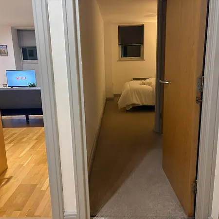 Bright Centre 2-bed With View - Location In Town