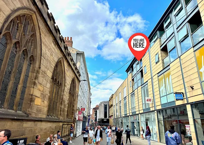 Bright Centre 2-bed With View - Location In Town