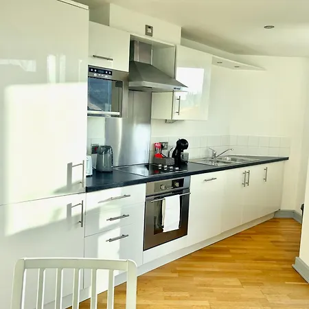 Bright Centre 2-bed With View Lägenhet