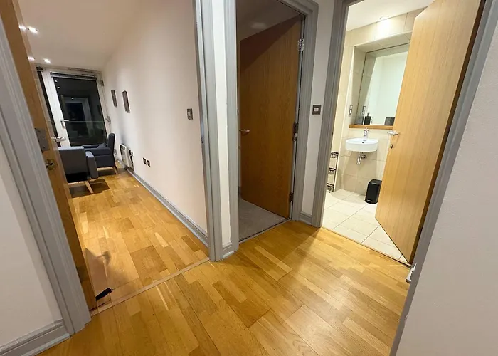 Bright Centre 2-bed With View - Location In Town Apartament