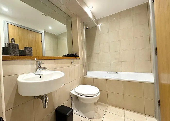 Bright Centre 2-bed With View - Location In Town
