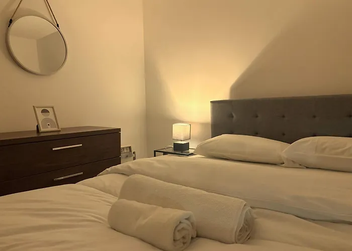 Bright Centre 2-bed With View - Location In Town *